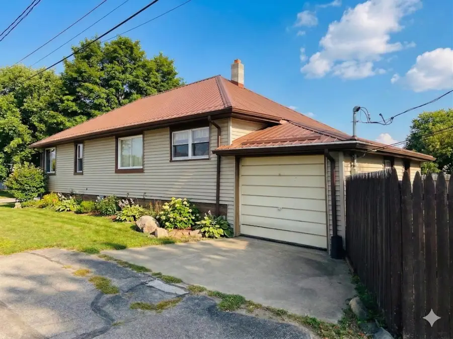 413 W 4th, Pinconning, MI 48650 - #2