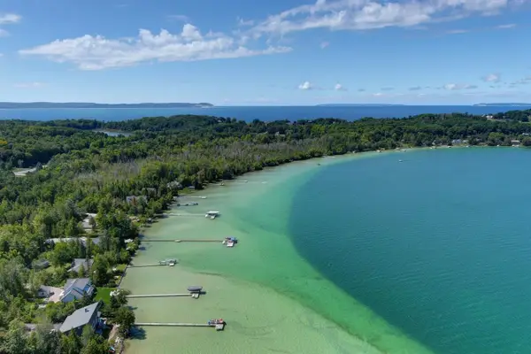 4537 E Duck Lake, Lake Leelanau, MI 49653