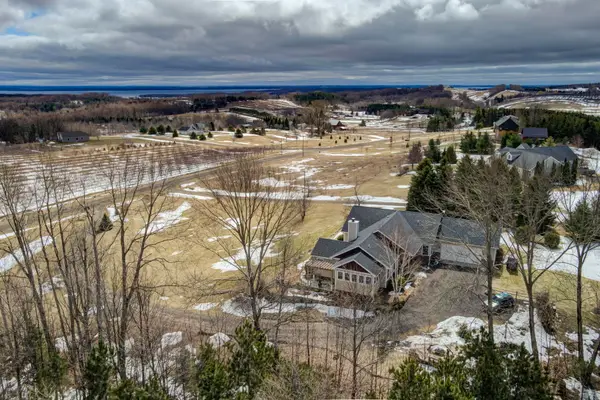 2567 N Evergreen Valley, Suttons Bay, MI 49682