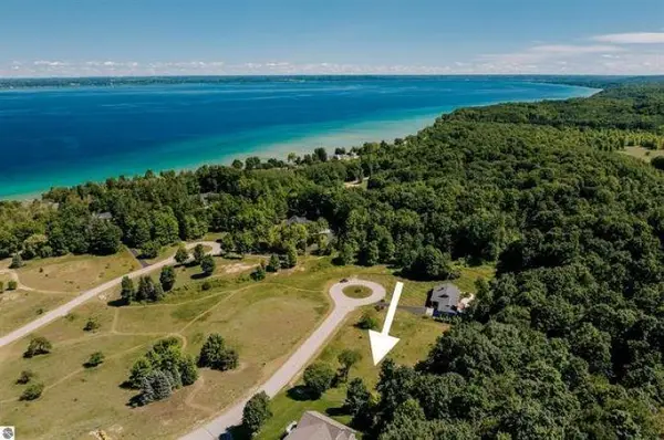 6872 S Rolling Hills, Traverse City, MI 49684