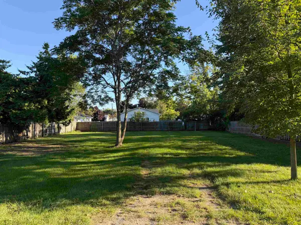 406 W Lincoln, Charlevoix, MI 49720