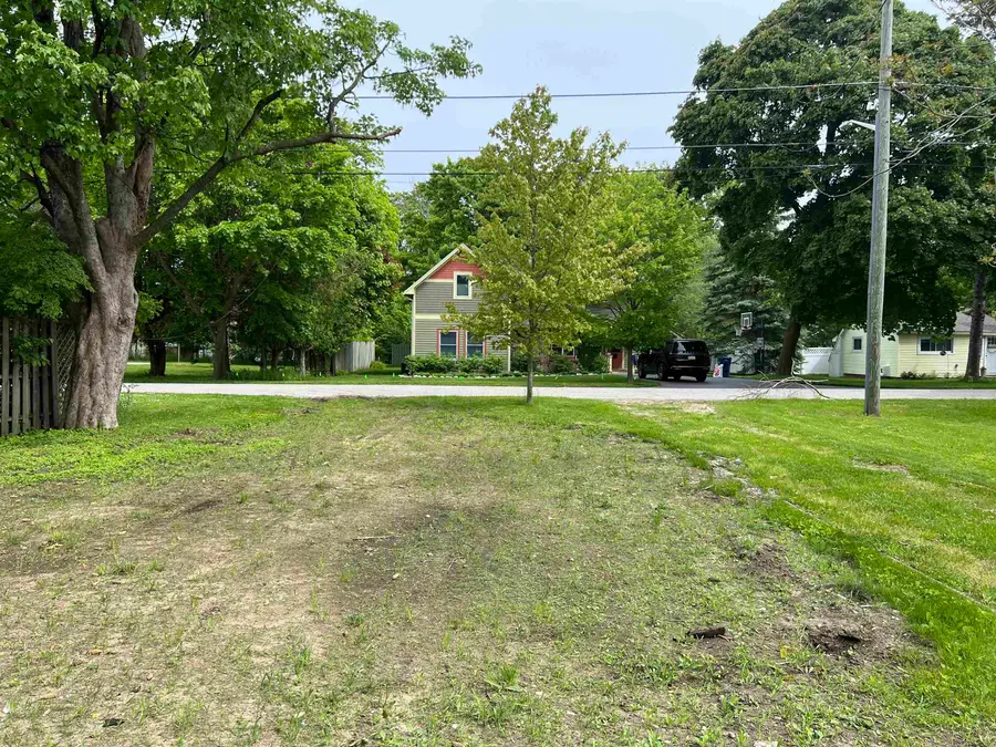 406 W Lincoln, Charlevoix, MI 49720 - #2