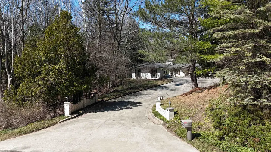 555 E Deerfield, Mount Pleasant, MI 48858 - #2
