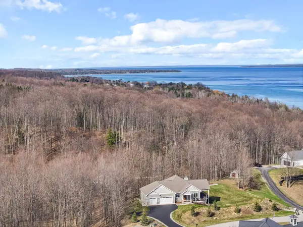 6790 S Rolling Hills, Traverse City, MI 49684
