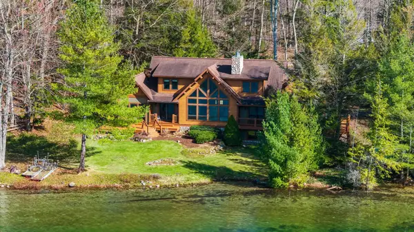 2962 Crescent Shores, Traverse City, MI 49685