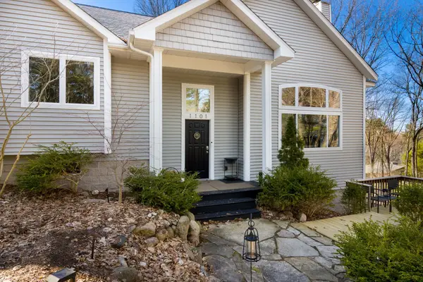 1101 Quaker Valley, Traverse City, MI 49686