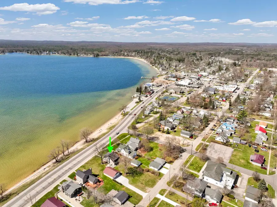 407 S Lakeshore, Lake City, MI 49651 - #2