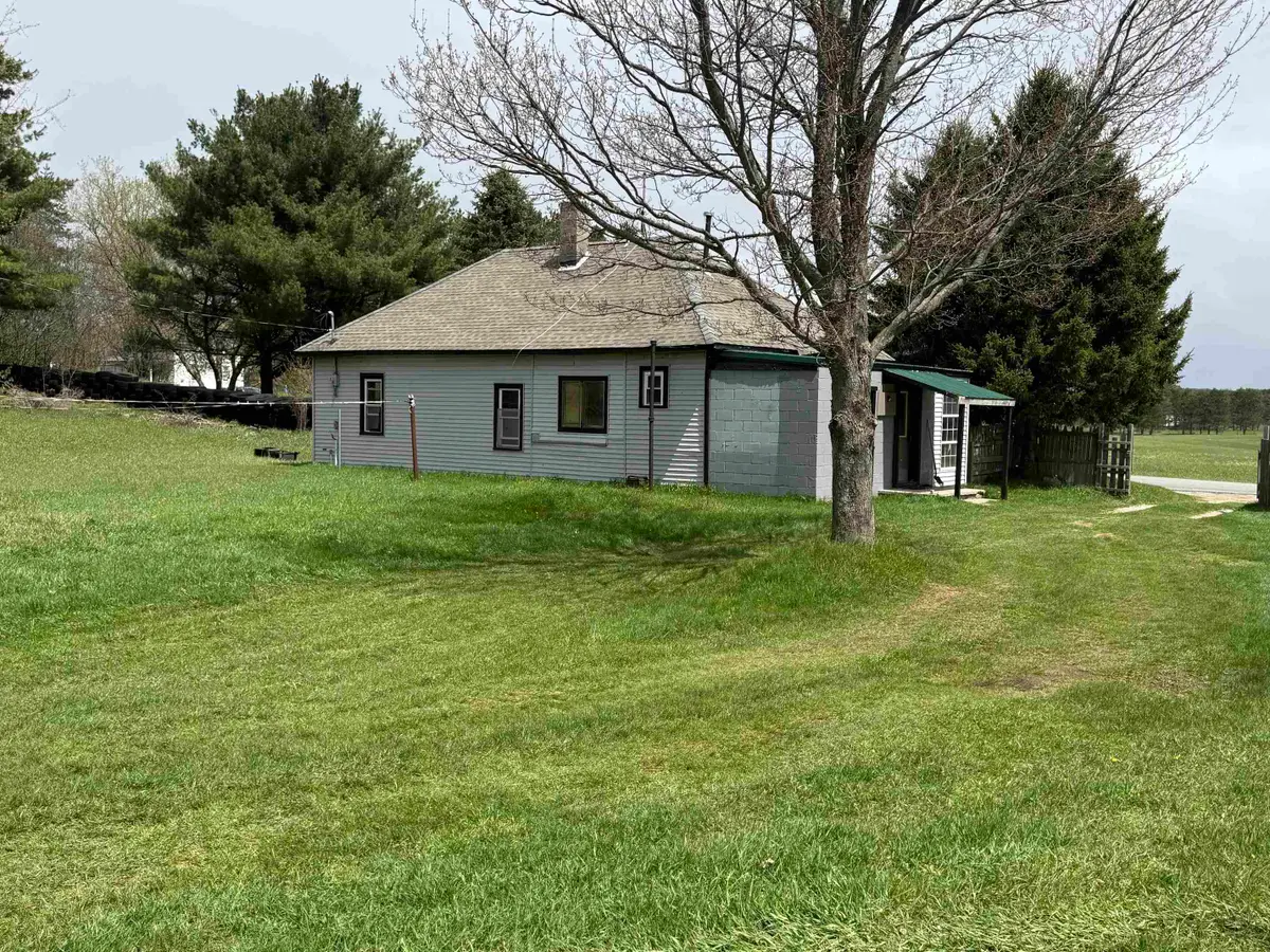 7031 N Raymond, Tustin, MI 49688 - #1