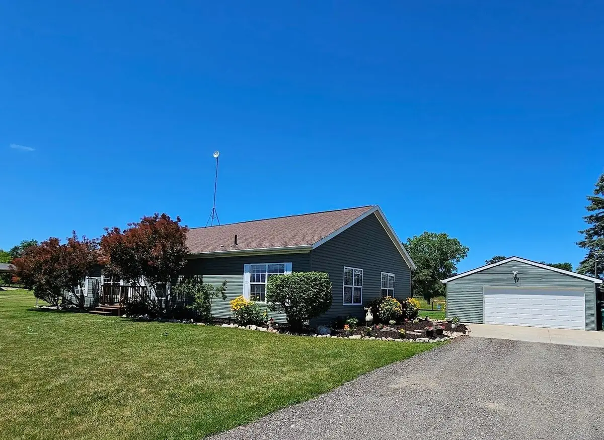5557 E Pleasant Valley, Shepherd, MI 48883 - #1