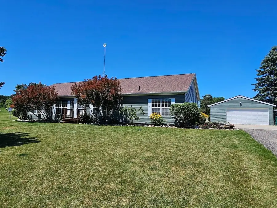 5557 E Pleasant Valley, Shepherd, MI 48883 - #3