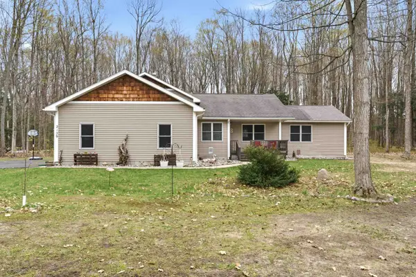 2129 Morgan Run, Interlochen, MI 49643