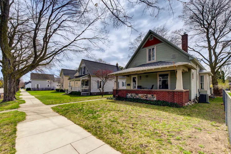 215 W Twelfth, Traverse City, MI 49684 - #2