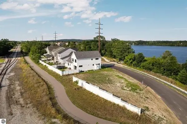 1360 Lake Ridge, Traverse City, MI 49684