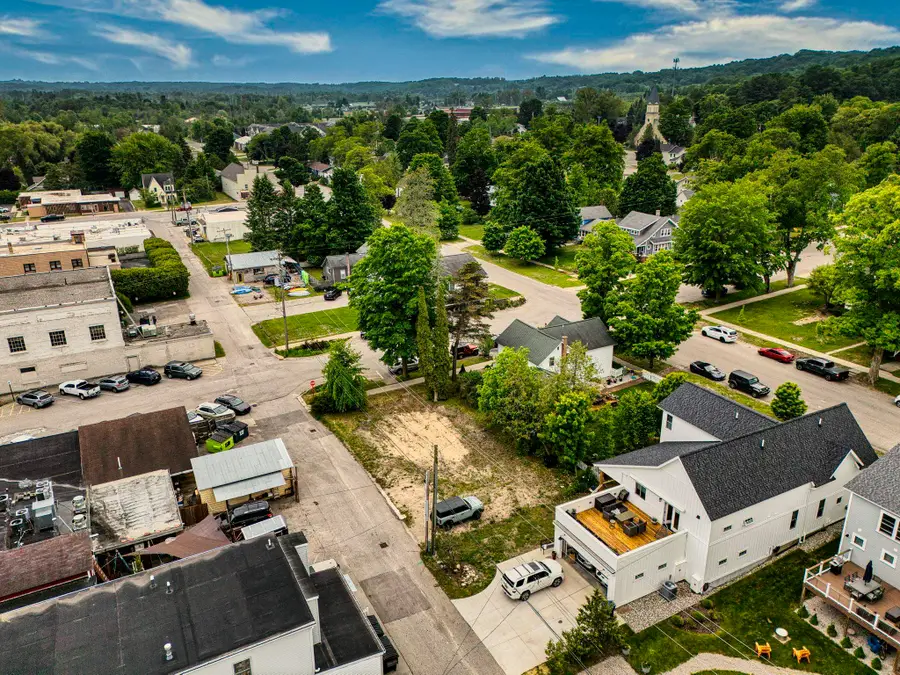 112 W Madison, Suttons Bay, MI 49682 - #2