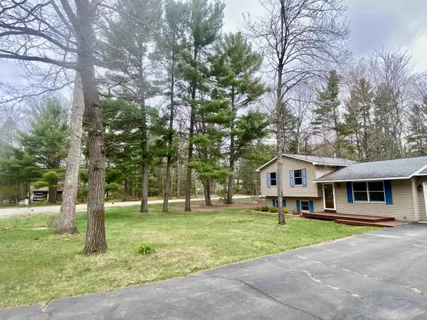 1729 Melody, Interlochen, MI 49643