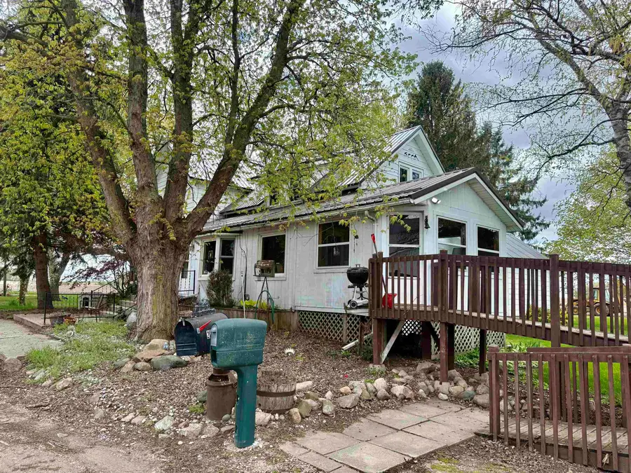 2298 W Hayes, Ithaca, MI 48847 - #2