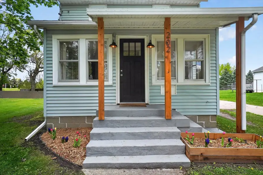 202 Floral, Saint Johns, MI 48879 - #2