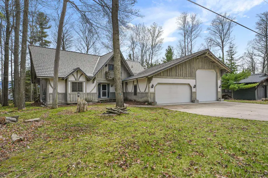 45 W Traverse Lake, Maple City, MI 49664 - #3