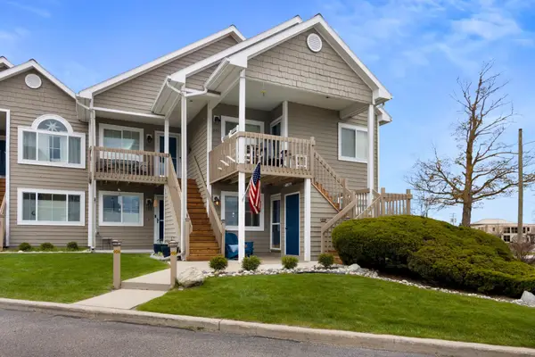 13766 Unit 101 SW Bayshore #101, Traverse City, MI 49684