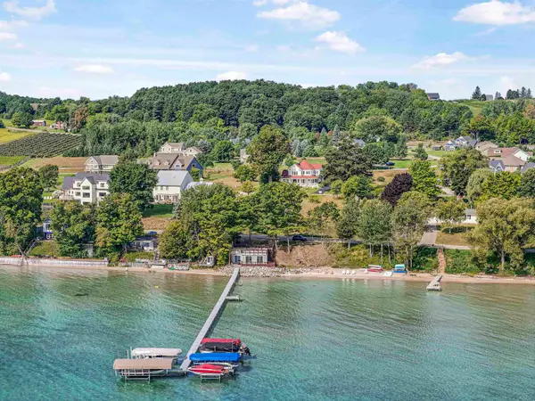 15393 Old Bluff, Traverse City, MI 49686