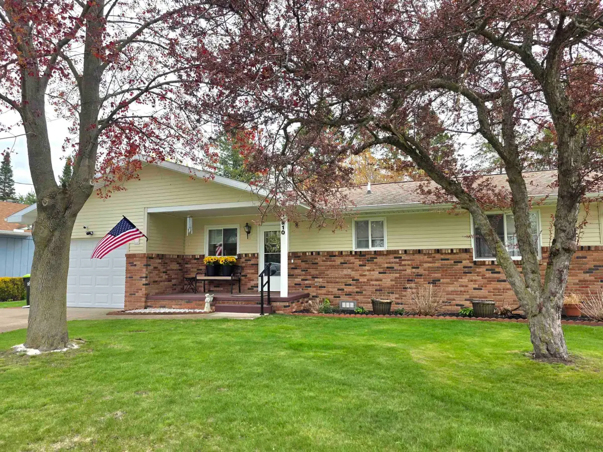 910 Smith, East Tawas, MI 48730 - #1