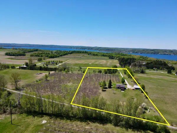 7825 S Lake Leelanau, Traverse City, MI 49684