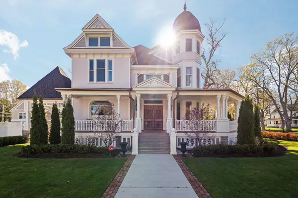 229 Wellington, Traverse City, MI 49686