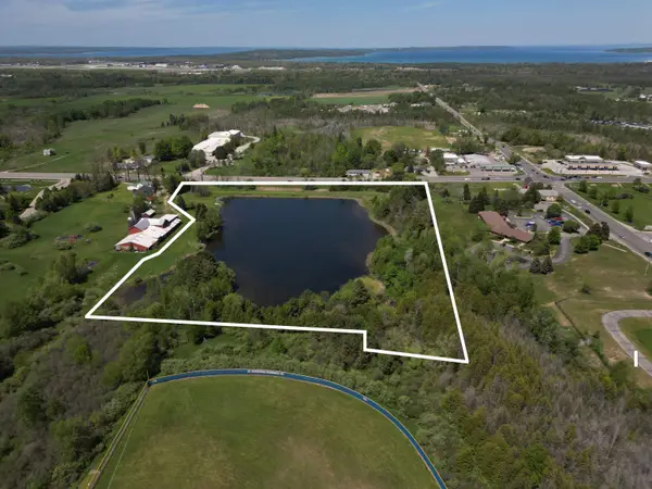 780 E Hammond Place E, Traverse City, MI 49686