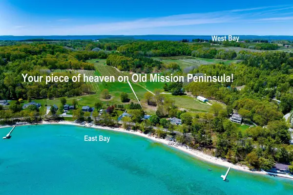 11537 Bluff, Traverse City, MI 49686