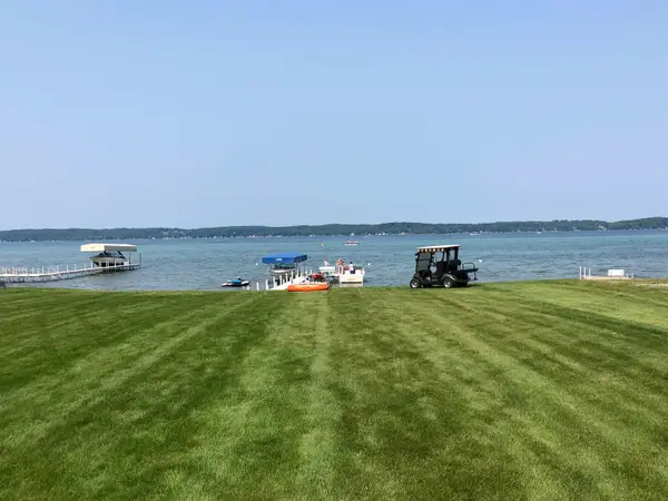 11282 Torch Lake Drive, Se, Alden, MI 49612