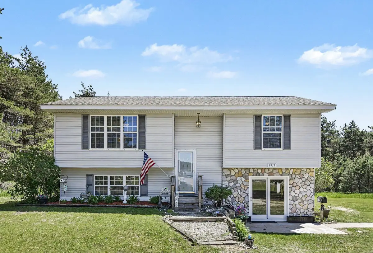 9933 Summit City, Kingsley, MI 49649 - #1