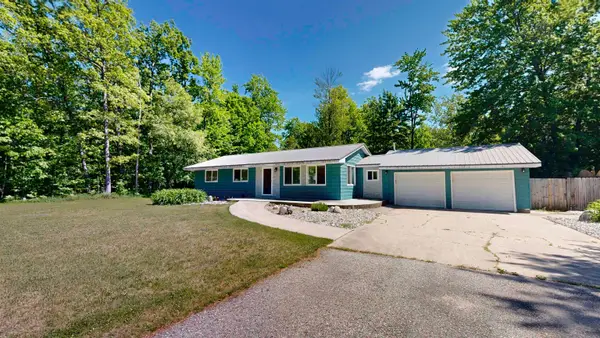 3042 Bischoff, Harrison, MI 48625