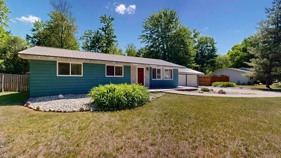 3042 Bischoff, Harrison, MI 48625 - #2