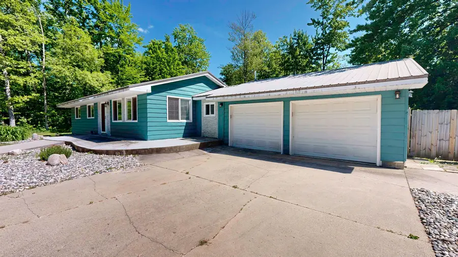3042 Bischoff, Harrison, MI 48625 - #3