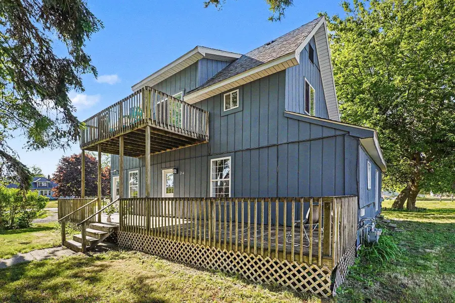 214 W 2nd, Pinconning, MI 48650 - #2