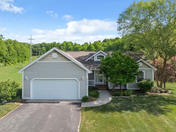 3098 Crown Wood, Traverse City, MI 49685