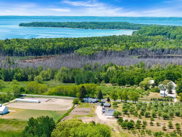 14792 Peninsula, Traverse City, MI 49686