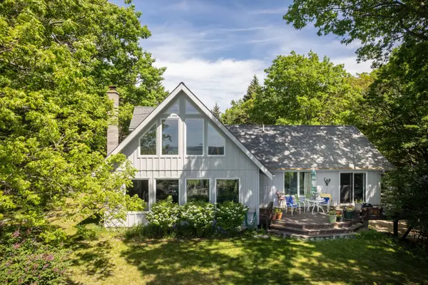 3961 W Cheney Woods, Maple City, MI 49664