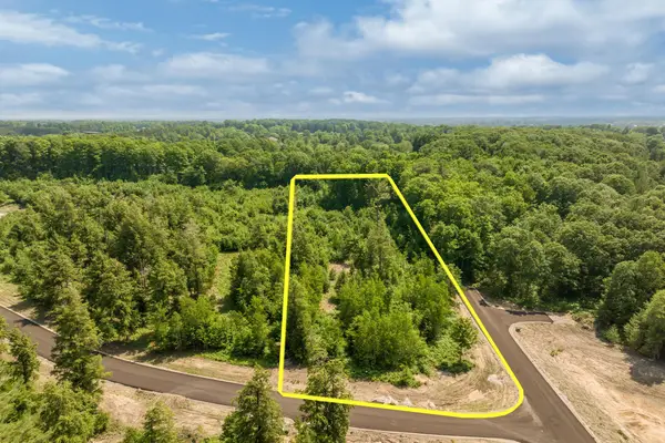 8903 Hemlock Hill, Traverse City, MI 49685