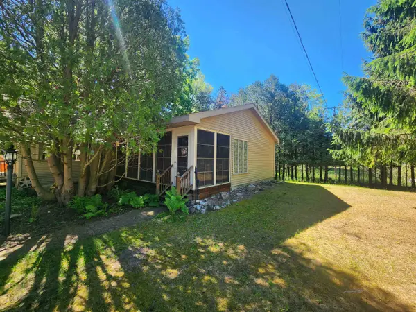 18219 Northwood, Arcadia, MI 49613