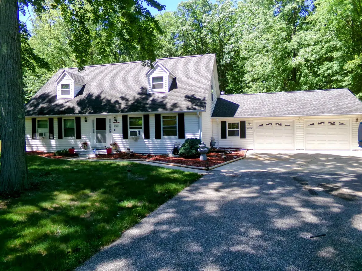 2341 E Cherrywood, Midland, MI 48640 - #1
