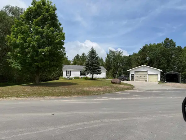 1950 Vanderlip, Traverse City, MI 49686