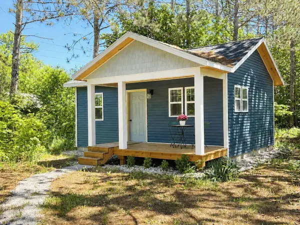 2759 North, Traverse City, MI 49685
