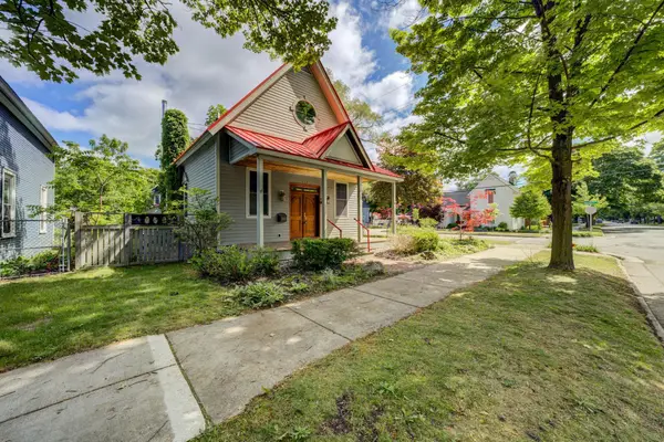 402 W Tenth, Traverse City, MI 49684