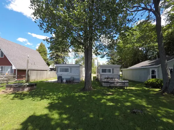 661 E Lake Mitchell, Cadillac, MI 49601