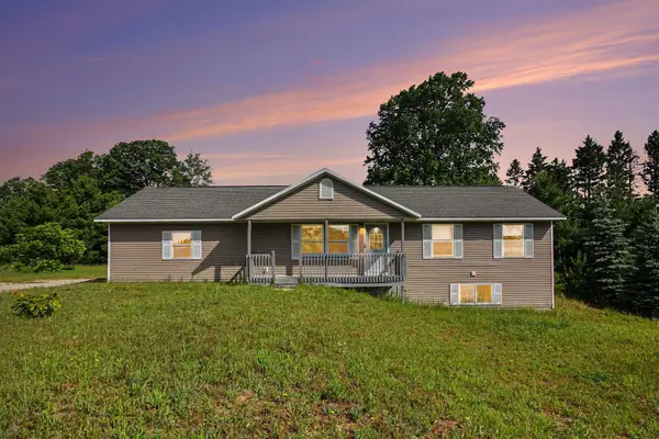 8394 King Arthurs, Kingsley, MI 49649