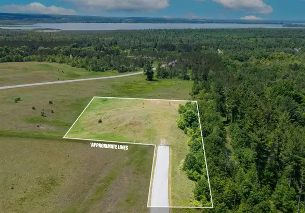 4885 Wonderview Lane Nw, Rapid City, MI 49676