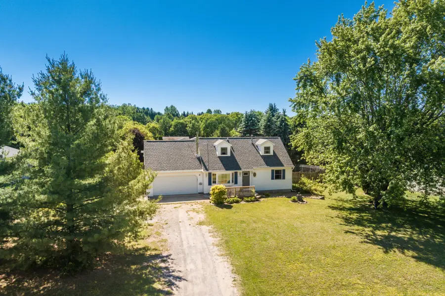 10530 S Walnut, Elmwood, MI 49684 - #2