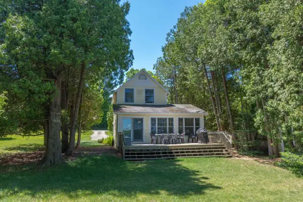 530 E Harbor, Maple City, MI 49664