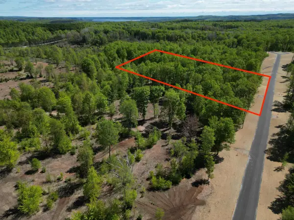1371 E Solaris, Maple City, MI 49664